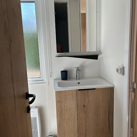 Mobil'home - **** Les Charmettes 莱马特